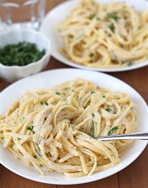 This garlic pasta recipe is full of cheese and cream for a quick take on alfredo. Creamy Garlic Pasta Tasty / Chicken and bacon pasta in garlic cream sauce. - Hincharse Wallpaper