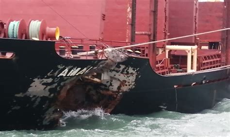 Severely damaged bulk carrier in danger of sinking could block port entrance | AMAL T - FleetMon ...