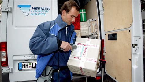 Sollten sie in der nähe eines paketzentrums oder depot wohnen, kann die zustellung auch. Wann kommt das Päckchen?: Paketdienste nennen Lieferzeiten ...