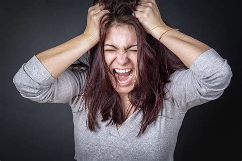 Frustrated Angry Woman Screaming And Pulling Her Hair Young Woman Angry The Pulse