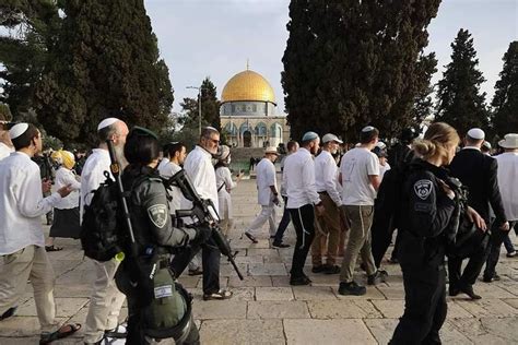 Hundreds Of Police Guarded Israeli Settlers Break Into Al Aqsa Mosque