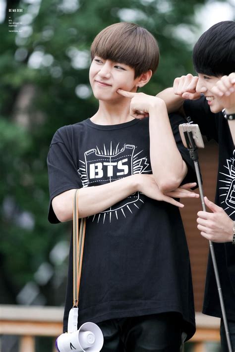 Saved by kim taehyung 🍰. endless aegyo LOL #v #bts #taehyung #bangtanboys | แทฮยอง, น้ำหนัก, วี