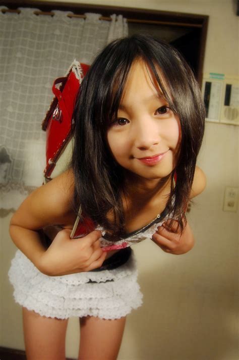 小学生裸投稿画像 Cloudy Girl Pics