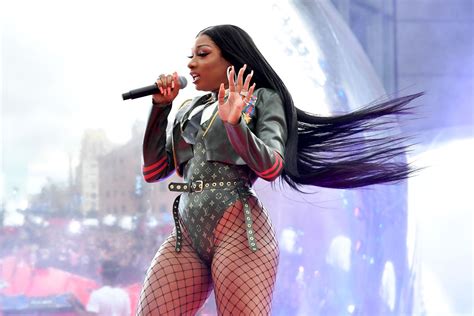 Houston rapper known for confident flows and sexually charged lyrics. Megan Thee Stallion donates cash to fans during Twitter # ...