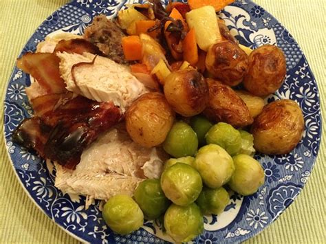 Tp melamine dishes is lighter than ceramic ones with delicate porcelain look and feel, a bit weighty compared to plastic ones, and more scratch & shatter resistant. Flickr: The Christmas Dinner Plate Pool