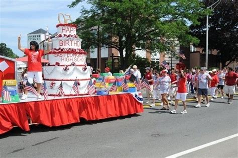 Make the cake, frost it, use a cookie cutter as a template for sprinkles, and you're done! birthday cake float for a parade | Another shot of ELHS ...