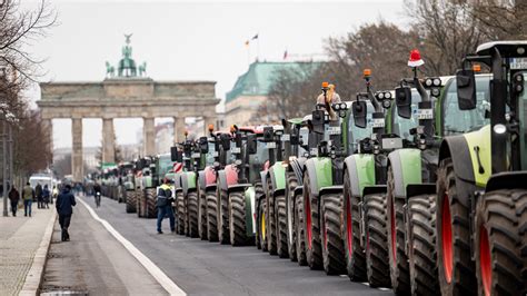 Bauern machen gegen Sparpläne mobil - Kundgebung in Berlin