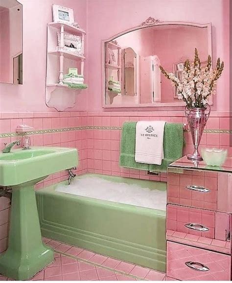 Pin By Jessica Laskey On Amazing Vintage Bathrooms Shabby Chic Room