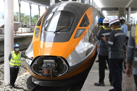 Kereta Cepat Jakarta Bandung Meluncur 2023 Bos Kcic Hanya 36 Menit