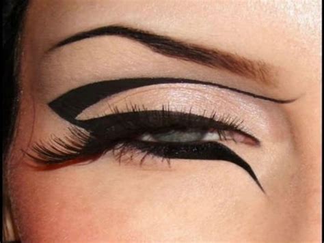 27 Eyeliner Styles And Looks For All Types Of Eye Shapes
