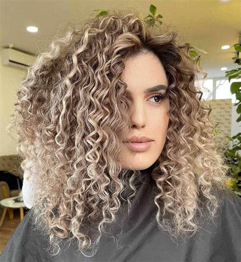 25 Balayage Ideas For Curly Hair That Make You Look Like Superstar