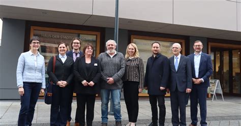 Montag bis freitag stehen hier ansprechpartnerinnen für alle verwaltungsangelegenheiten zur verfügung: „Gedächtnis der Stadt" endlich unter einem Dach vereint ...