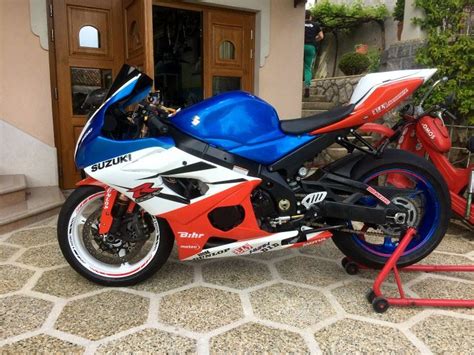 It embodies the life work of suzuki engineers who are passionate. Suzuki Gsx-r K6 1000 cm3, 2006 god.