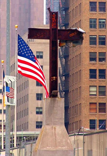 The Ground Zero Cross And The American Flag Wtc 6 15 06 Flickr