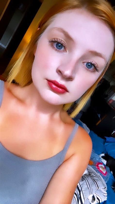 Instagram Hannfballou Blue Eye Makeup Pale Skin Bobs Haircuts