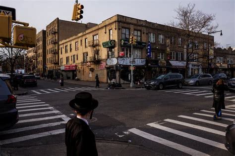 New Yorks Hasidic Communities Hit Hard By Coronavirus The New York Times