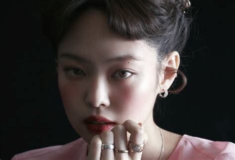 Blackpinks Jennie Debuts As Fashion Editor For Vogue Korea Gma News