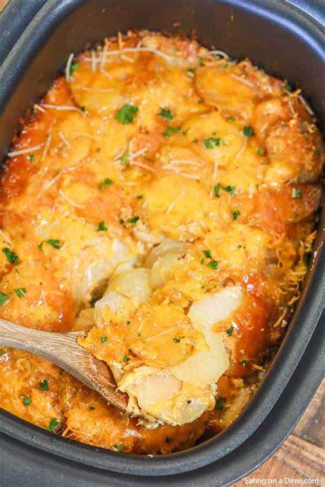 Crock pot (slow cooker) recipes are the best! Slow Cooker Scalloped Potatoes recipe - crock pot cheesy ...