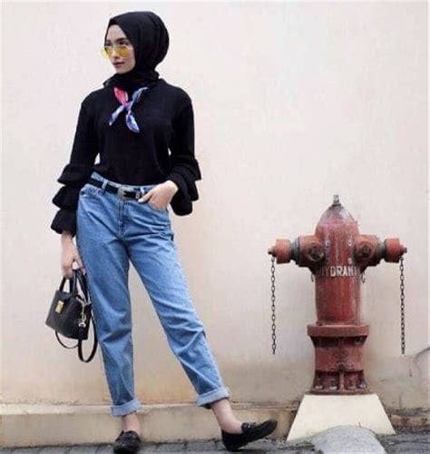 Biasanya, idol yang menjadi member termuda di grupnya ini akan mengunggah mirror selfie alias swafoto di depan cermin. Jual Hot Sale Celana Boyfriend Plain Jeans Biru Muda 27