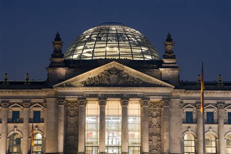 Free Stock Photo 7095 The Reichstag Building At Night Freeimageslive