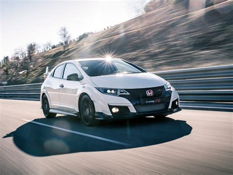 Ad esempio, la versione comfort è in grado di percorrere 860 km con un pieno. Configuratore nuova Honda Civic Type R e listino prezzi 2016