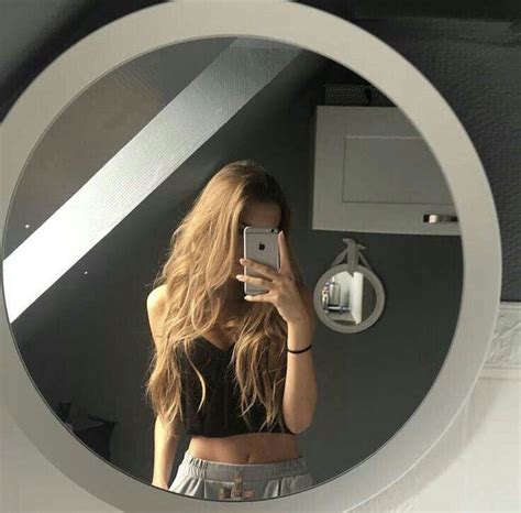 Pin By On Cal B M N R G Mirror Selfie Poses Mirror Selfie Girl Blonde