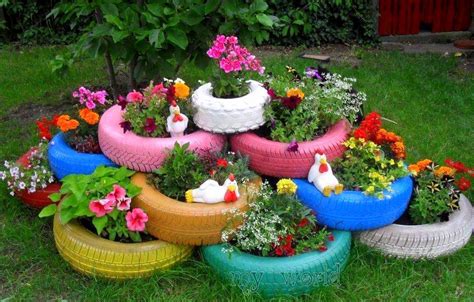 Membuat taman minimalis dengan menentukan ukuran taman hingga menentukan tanaman apa yang bisa di jadikan penghias rumah seperti tanaman batang, tanaman hias buah, dan bunga bunga apa. DI UJUNG ISLAM: Kreativiti Kitar Semula - Tayar Terbuang ...