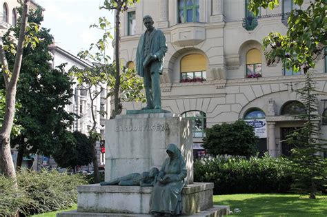 Egy térkép, amit hozzád hasonló emberek készítettek! Gárdonyi Géza-szobor - funiQ
