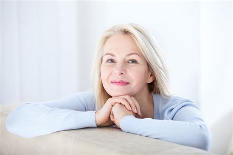 Natural Menopause Age Stages Symptoms Treatment