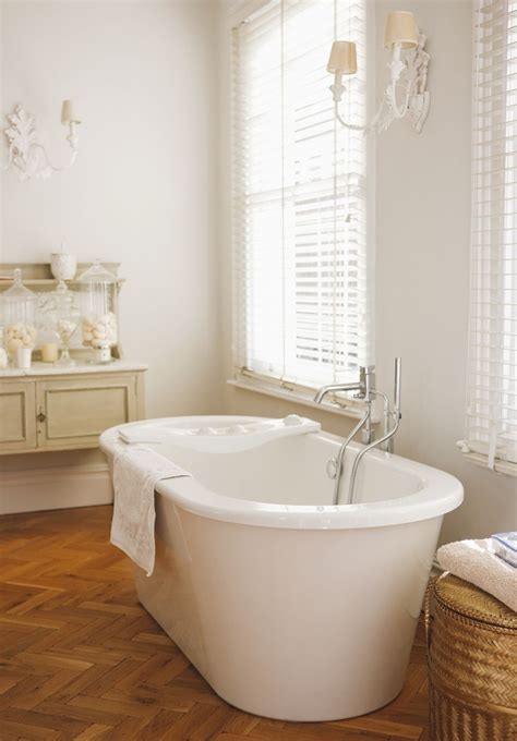 French country bathroom is a perfect fit for your home if you are into the sophisticated way of life the french country bathroom is reflecting clean and breezy ambiance due to the creamy color. French Country Bathroom Design Ideas