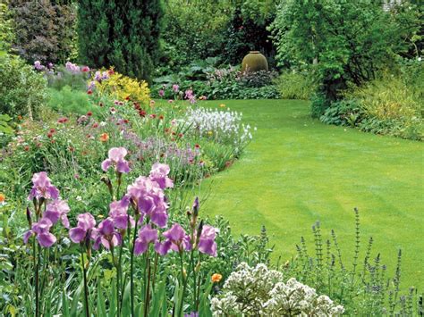 8 Tips For The Greenest Lawn In The Neighborhood — Bees And Roses