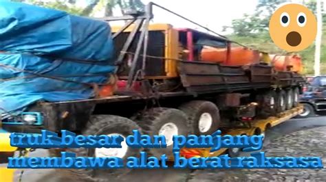 Video truk besar dan panjang kebablasan menghindari truck dari arah berlawanan di tikungan times balekambang linggapura tonjong brebes jawa tengah. proses muat alat berat | mobil besar dan panjang - YouTube