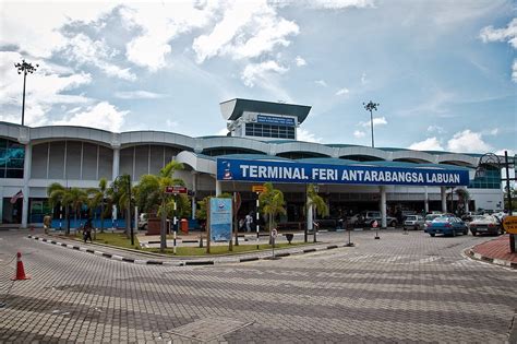 Saya segera ke perhentian bas yang berhampiran dan apa yang saya dapati. 미스 kieranaa ♥ ::: . Xplore Borneo : Tips to Labuan PART 1 .