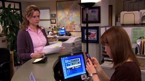 Hp Monitor Used By Ellie Kemper Erin Hannon In The Office Season 7 Episode 14 The Seminar