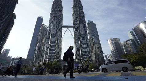 A total lockdown will be implemented where no social and economic sectors, except essential services are allowed to operate from june 1 until june 14. Malaysia Lockdown Lagi Darurat Nasional, UU Baru Disahkan