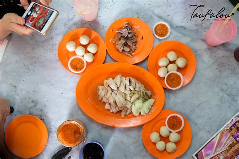 Chicken rice balls are one of melaka's signature dishes to try. Chung Wah Chicken rice ball @ Melaka - I Come, I See, I ...