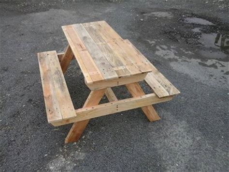 To make a garden table out of pallets. DIY Pallet Picnic Table - Easy Pallet Ideas