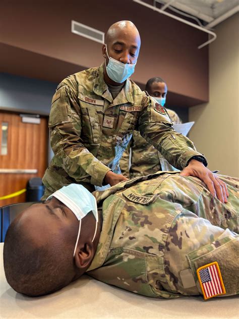New York National Guard Soldiers Airmen Train As Emts Air National