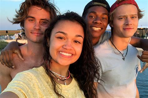 The Outer Banks Season 2 Cast Everything You Need To Know Glamour Uk