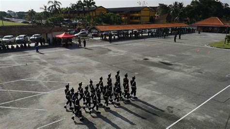 Check spelling or type a new query. KADET POLIS KAWAD KAKI DAERAH KOTA SETAR 2019 - YouTube