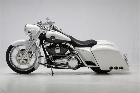 Bei der road king police handelt es sich um eine einzelanfertigung. Umgebautes Motorrad Harley-Davidson Road King Classic ...