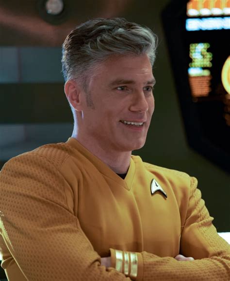 Star Trek Strange New Worlds Anson Mount On Being The Captain And