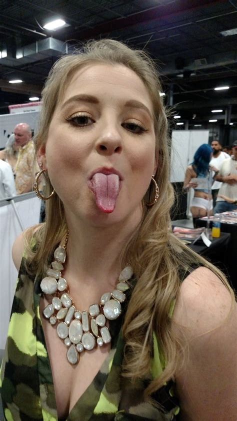 Open Mouth Tongue Sluts 25 Pics