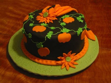They can be found in all shapes and sizes, and decorated with a variety of toppings like fruit, candy, and frosting. 37 Cute & Non scary Halloween Cake Decorations - family ...