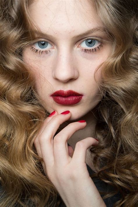 how to get the 70s look with these 5 beauty trends star style ph beauty runway beauty