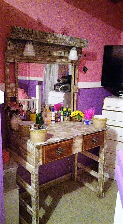 Make a table from pallets. Imaginative Ideas with Used Shipping Wood Pallets | Pallet ...