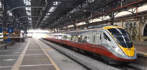 This service plying padang besar the most northern station of peninsular malaysia just by the border of thailand to butterworth. Kajang to KL Sentral MRT, KTM Komuter Train, Bus