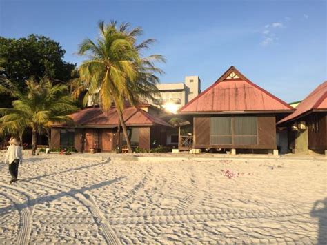 The floor of the room was carpeted. LANGKAWI PAKEJ MURAH BERPATUTAN: MALIBEST RESORT