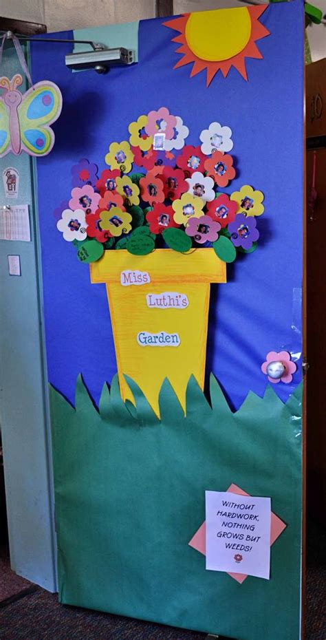 Scuola dell'infanzia o asilo nido, ludoteca, asilo: porte primavera decorazioni sezioni scuola infanzia asilo ...
