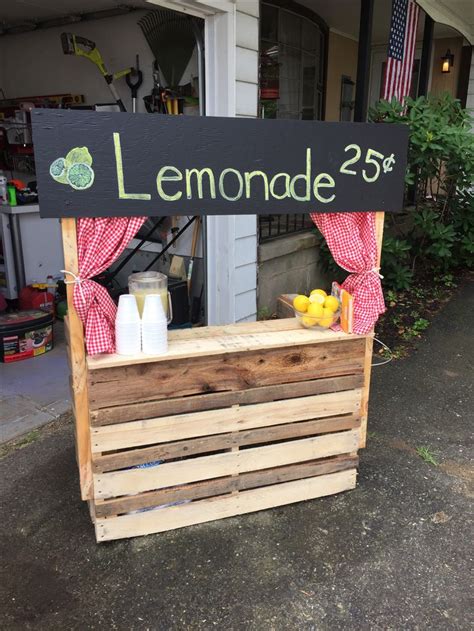 diy pallet lemonade stand so easy diy lemonade stand lemonade stand cricut stand ideas